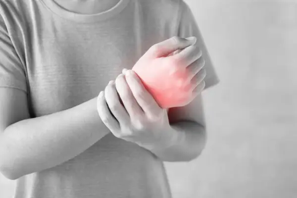 Ile trwa rehabilitacja po złamaniu nadgarstka? Kluczowe informacje i porady