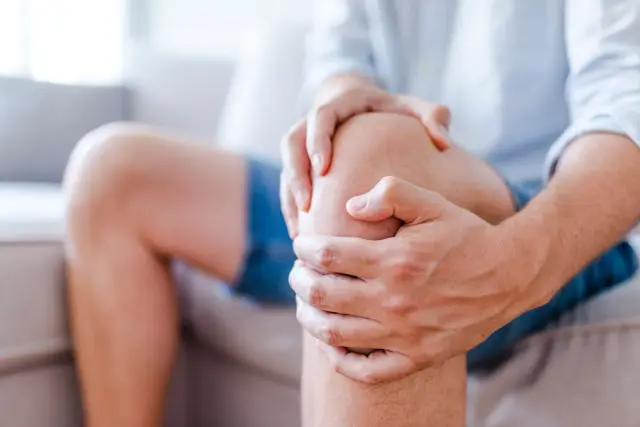 Ból po wewnętrznej stronie kolana - Przyczyny, leczenie, kiedy do lekarza
